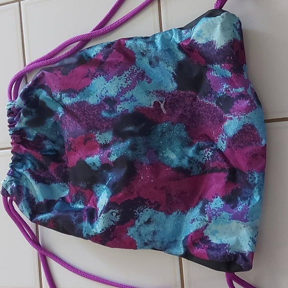 Adidas Drawstring Bag - Picture 3 of 5